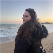 Soy inglesa nativa y dispuesta a hacer clases orales y/o de gramática. Hablo perfectamente el castellano ya que llevo 20 años aqui